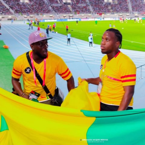 Supporters Beninois avec drapeau